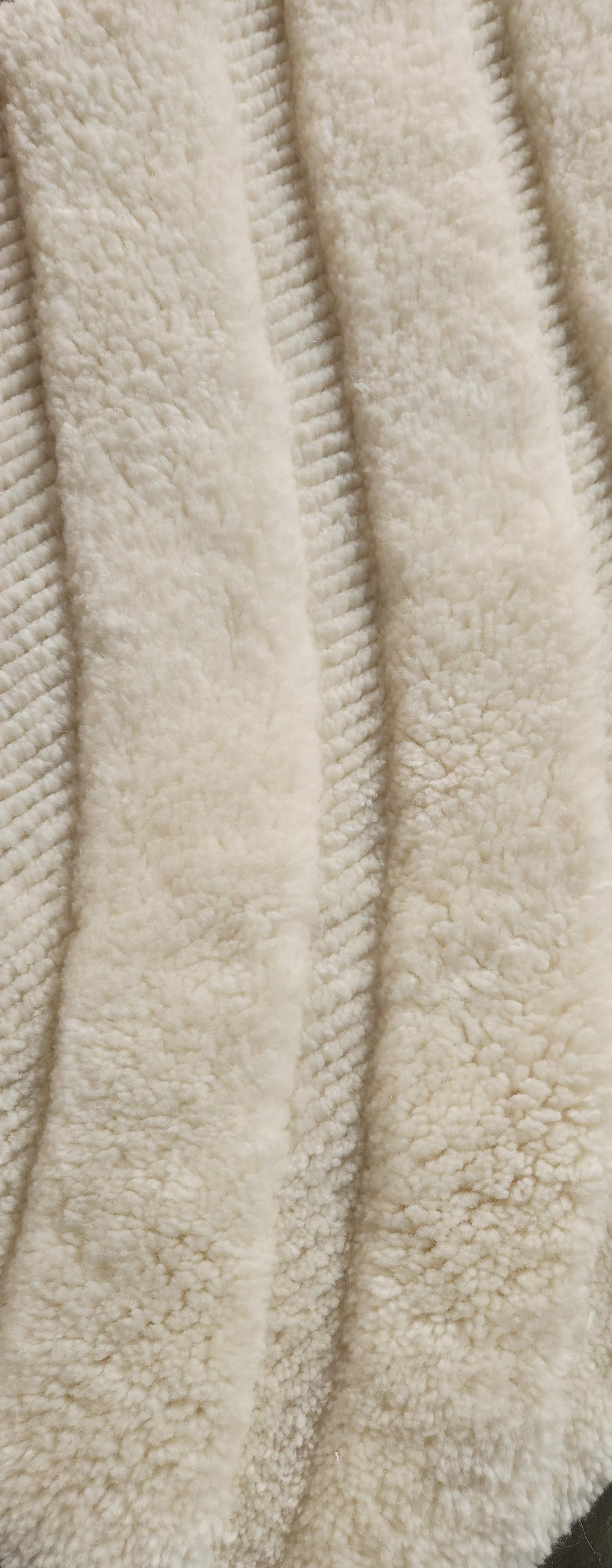 Hand-Knotted Wool Rug: Modern Wave Texture, Neutral Ivory Cream