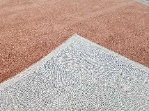 Hand-Tufted New Zealand Wool Rug: Solid Rust Color, Soft Texture