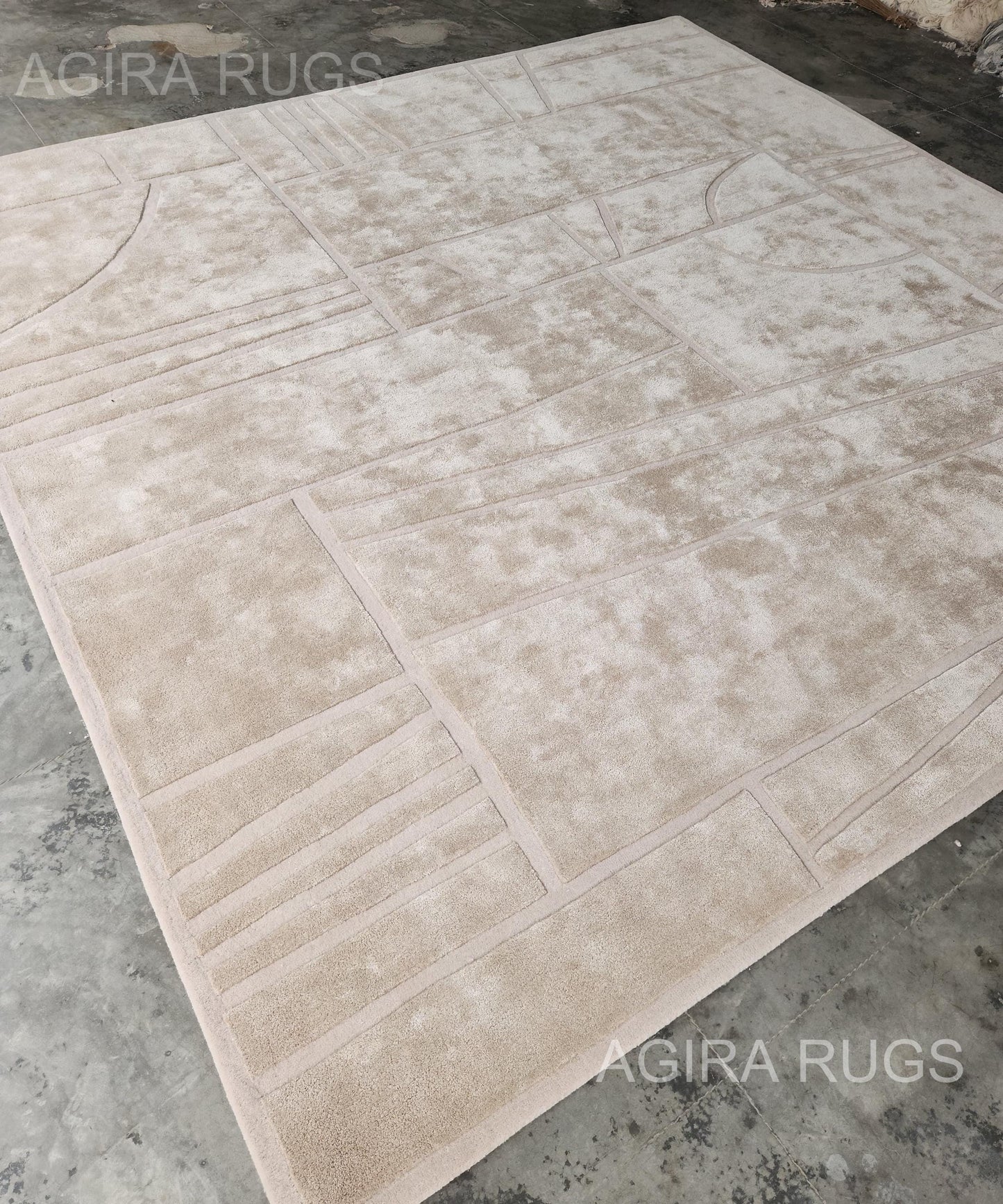 Hand-Tufted Wool Rug: Beige Carved Geometric Pattern