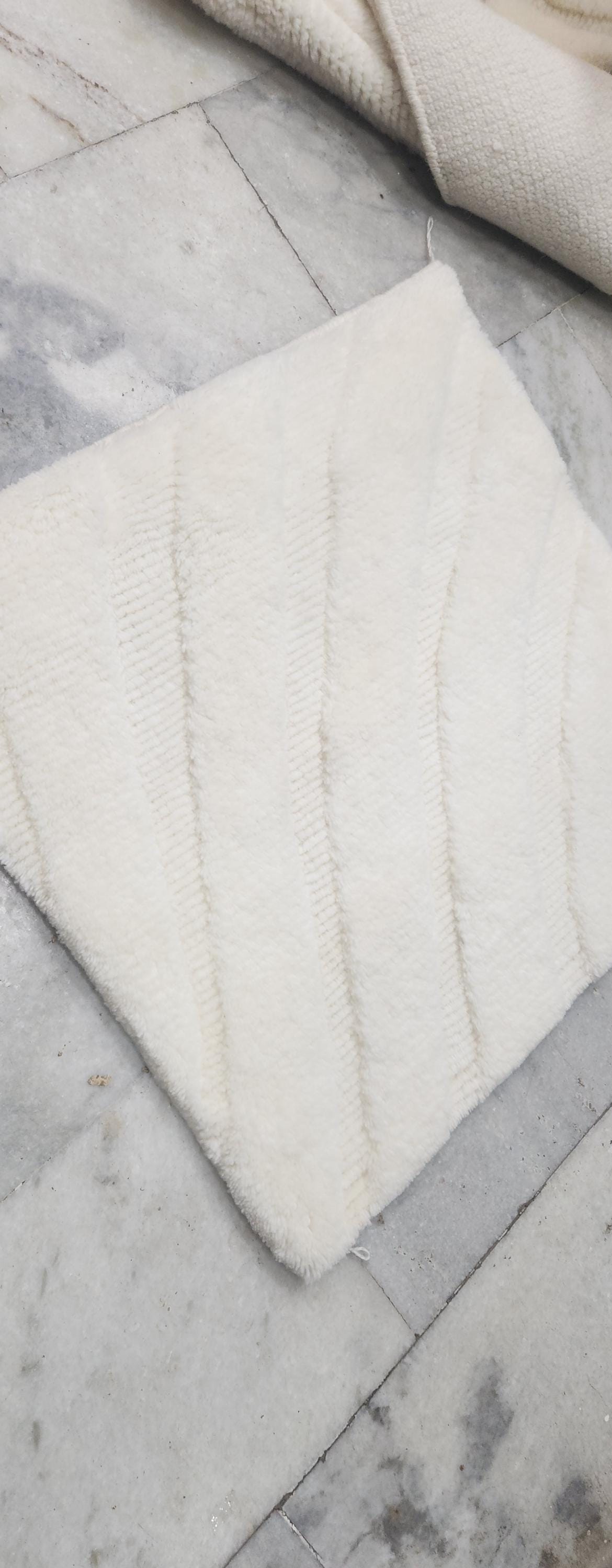 Hand-Knotted Wool Rug: Modern Wave Texture, Neutral Ivory Cream