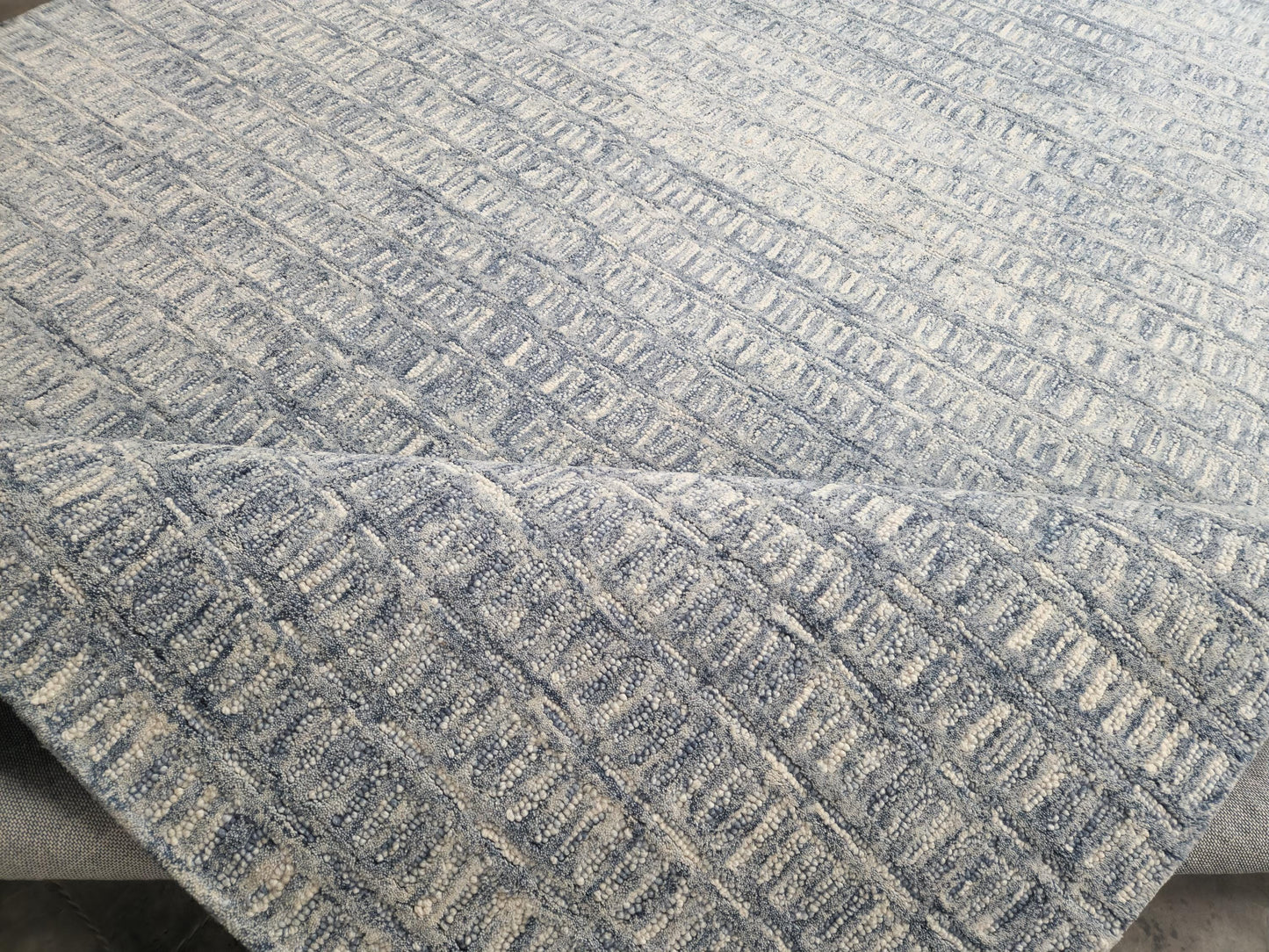 Antique Blue Wool Area Rug: Hand-Tufted Cut & Loop Pile