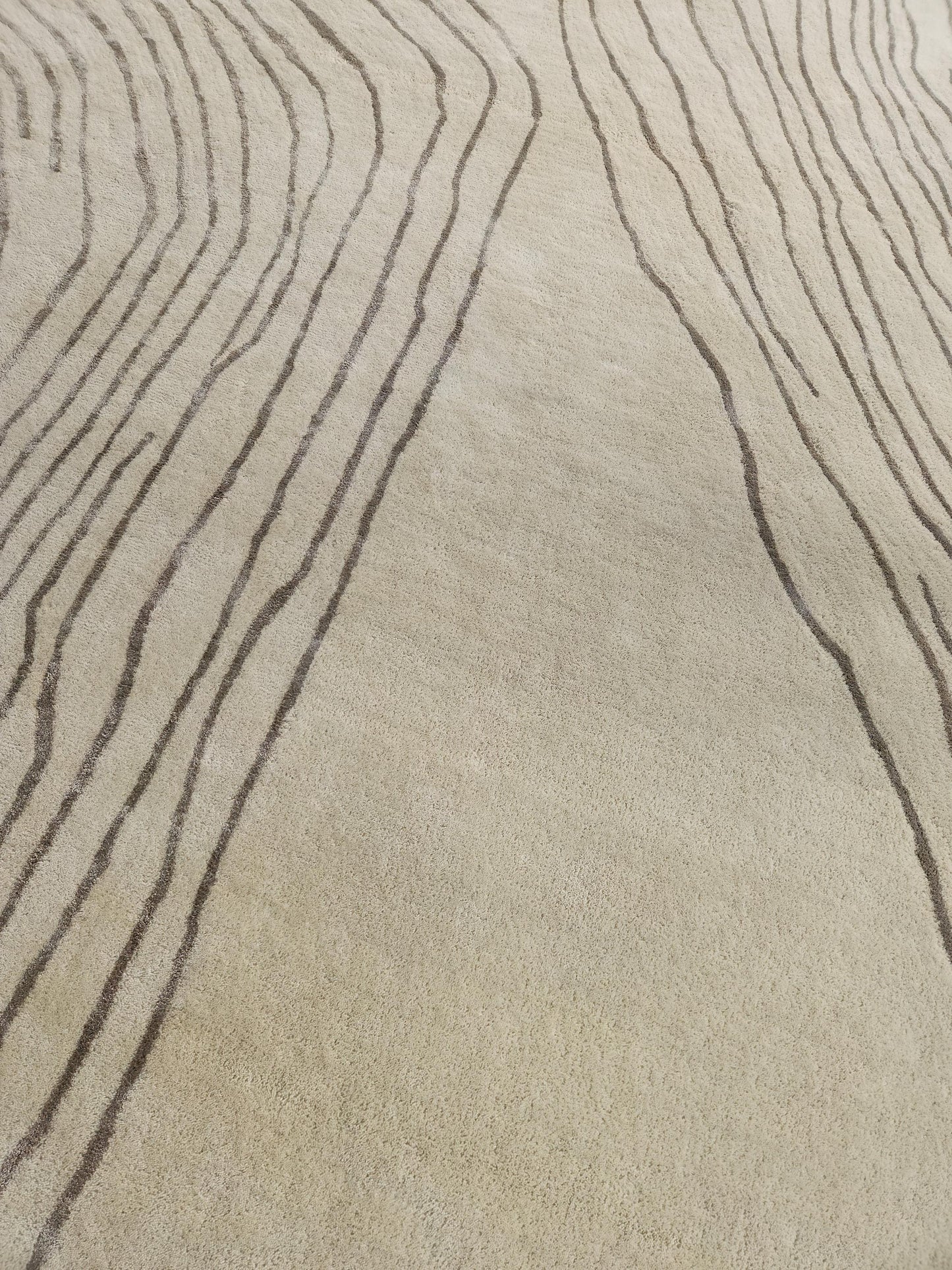Hand-Tufted Wool Area Rug: Cream and Brown Minimalist Design