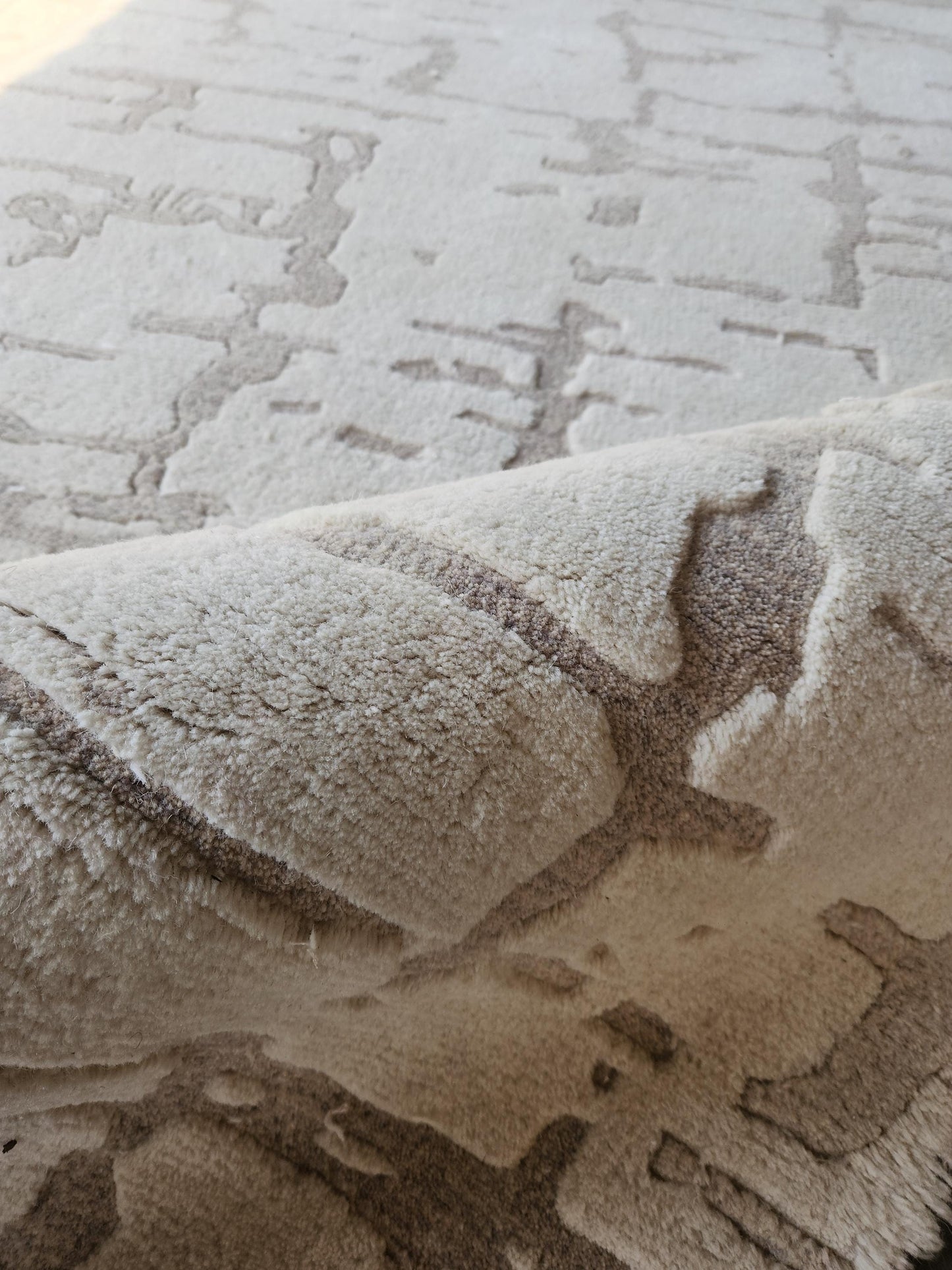 Hand-Knotted Ivory Wool Rug: High-Low Texture, Modern Neutral Carpet