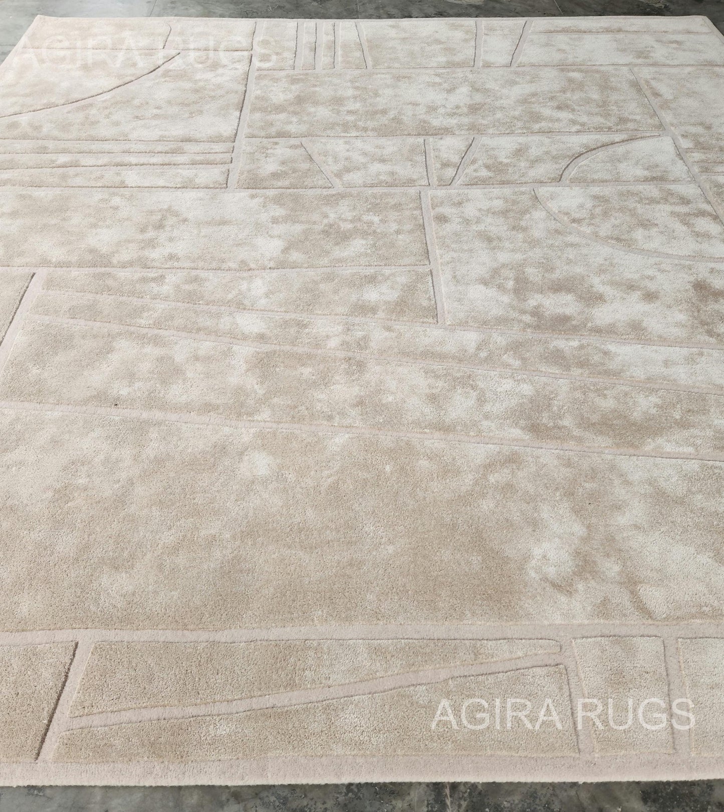 Hand-Tufted Wool Rug: Beige Carved Geometric Pattern