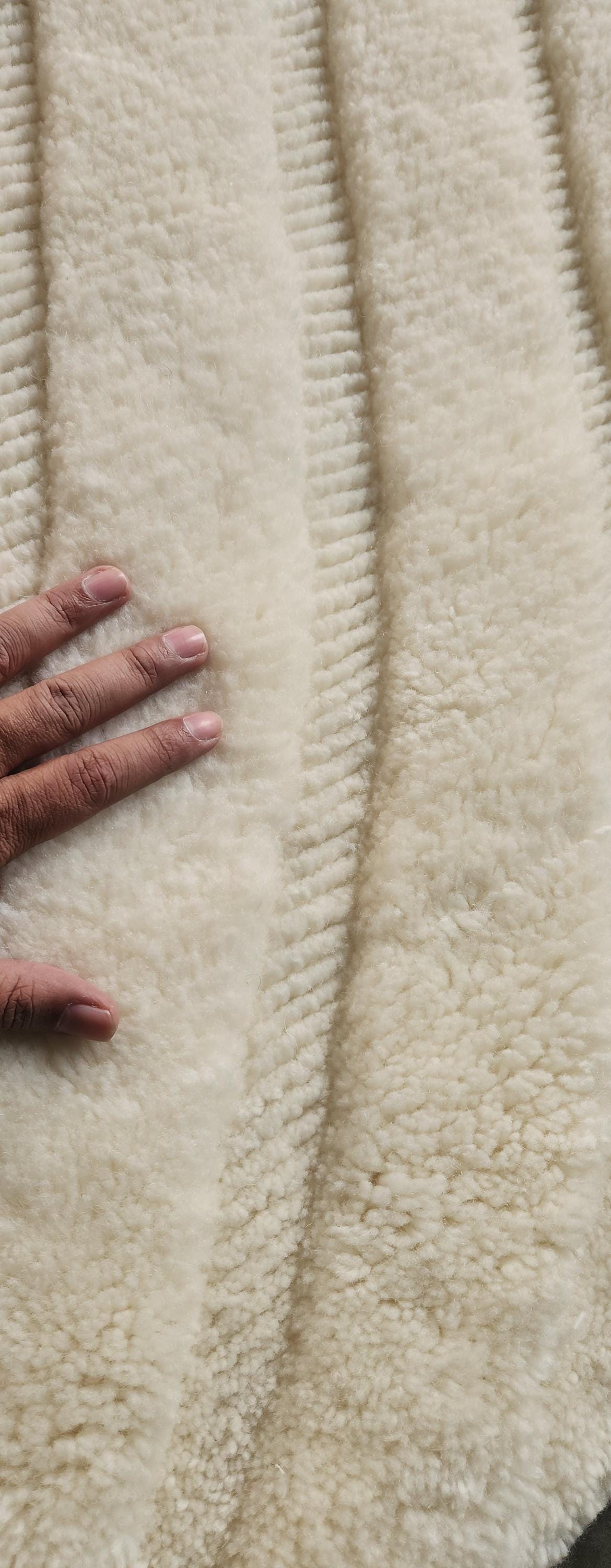 Hand-Knotted Wool Rug: Modern Wave Texture, Neutral Ivory Cream