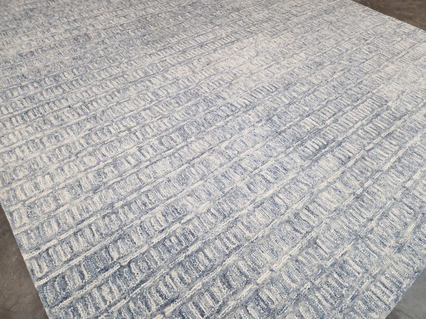 Antique Blue Wool Area Rug: Hand-Tufted Cut & Loop Pile