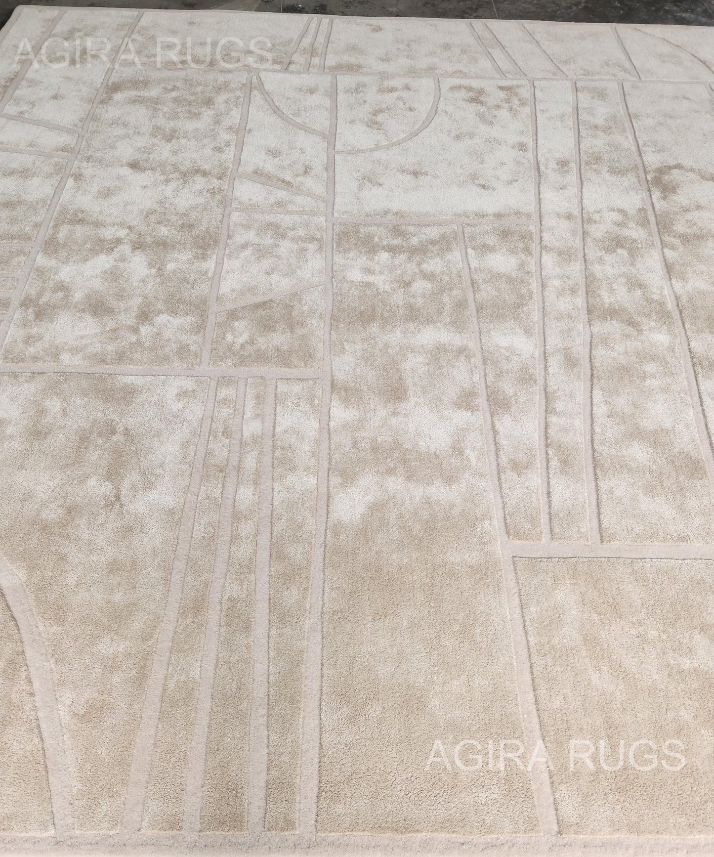 Hand-Tufted Wool Rug: Beige Carved Geometric Pattern